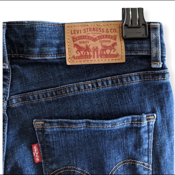 Levi's Bermuda Shorts in Dark Indigo - Picture 4 of 4